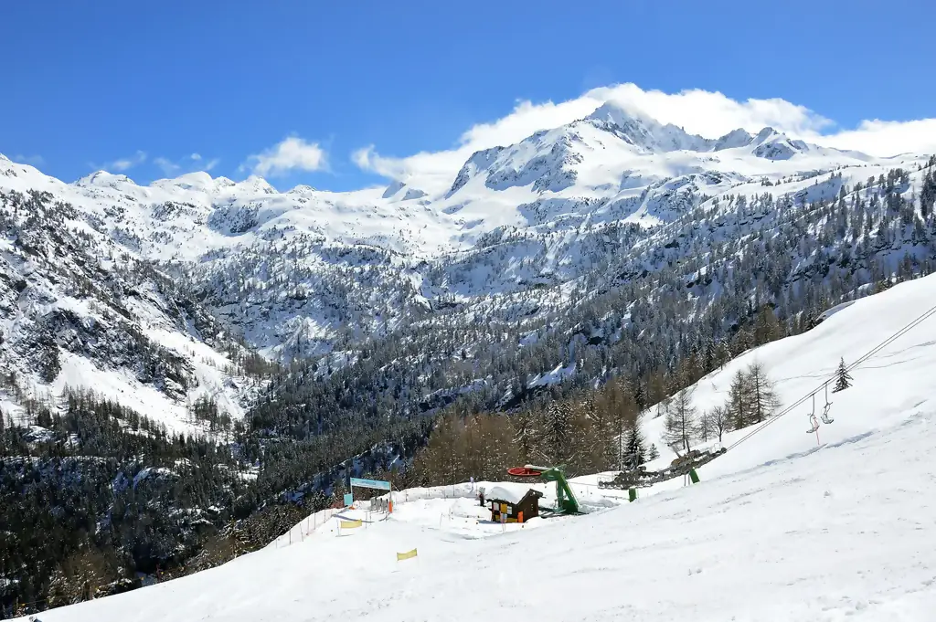 La stazione di valle della seggiovia Arnouvaz, a La Thuile