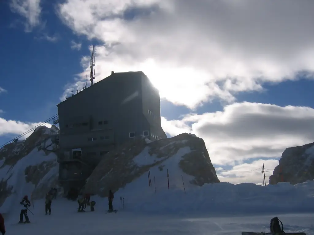 La stazione della funivia a Punta Rocca, sulla Marmolada