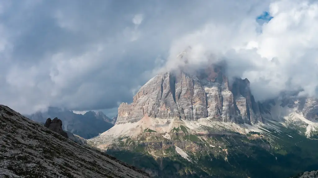 La Tofana di Rozes vista dalla ferrata dell'Averau